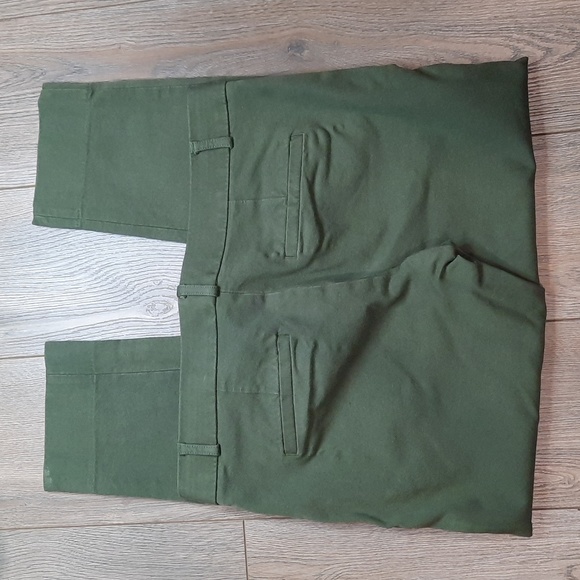 Banana Republic Sloan sage green cropped pants, size 4 Petite - Picture 7 of 9